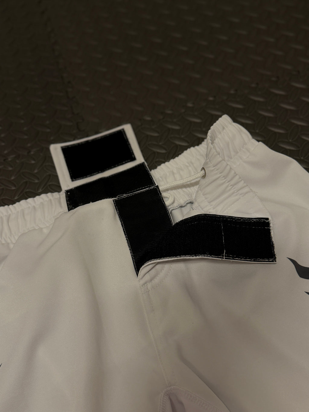 3er Set - Boxhandschuhe, Rashguard Shirt, Fightshort - Ghost Strike Collection