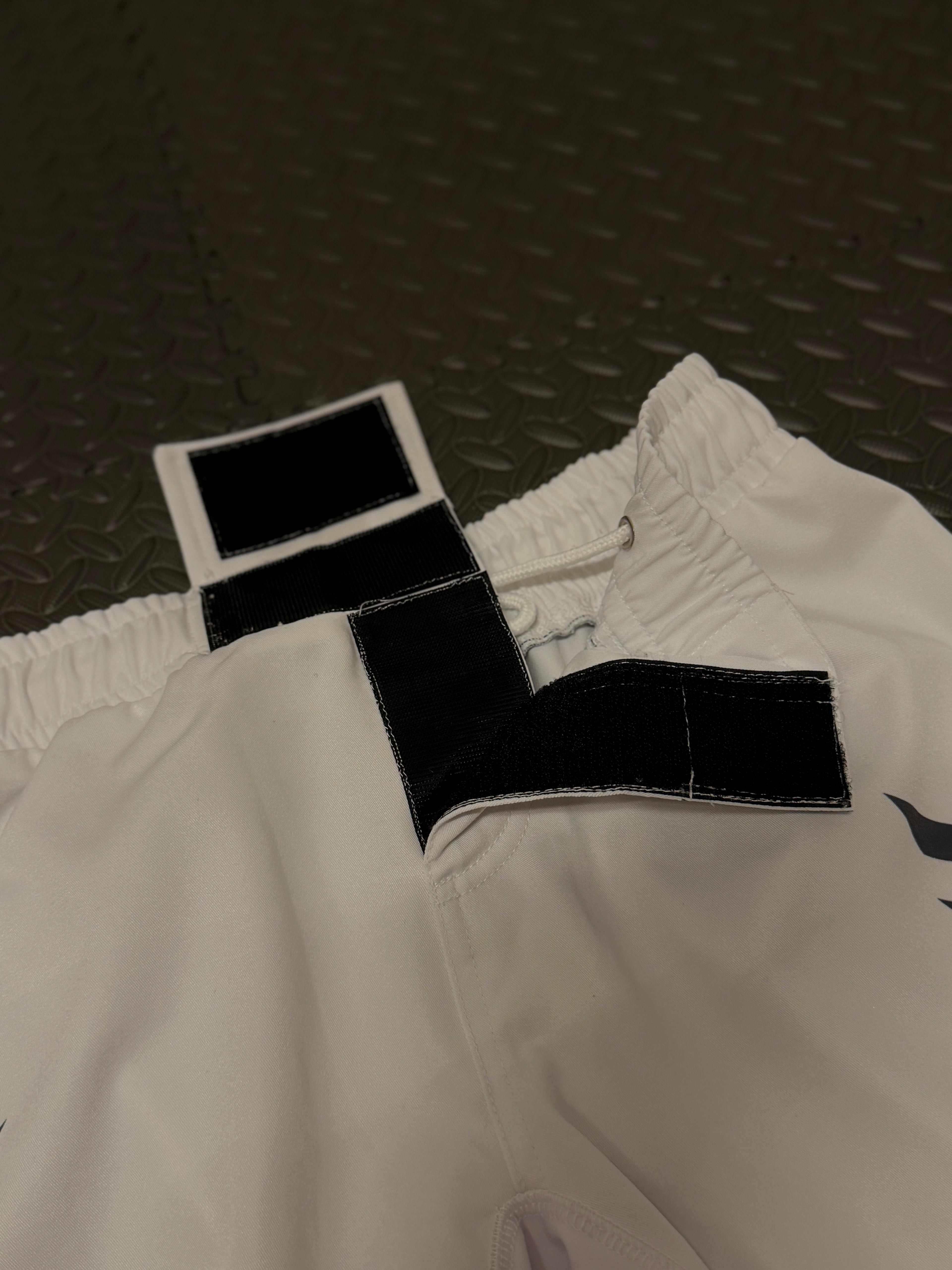 3er Set - Boxhandschuhe, Rashguard Shirt, Fightshort - Ghost Strike Collection