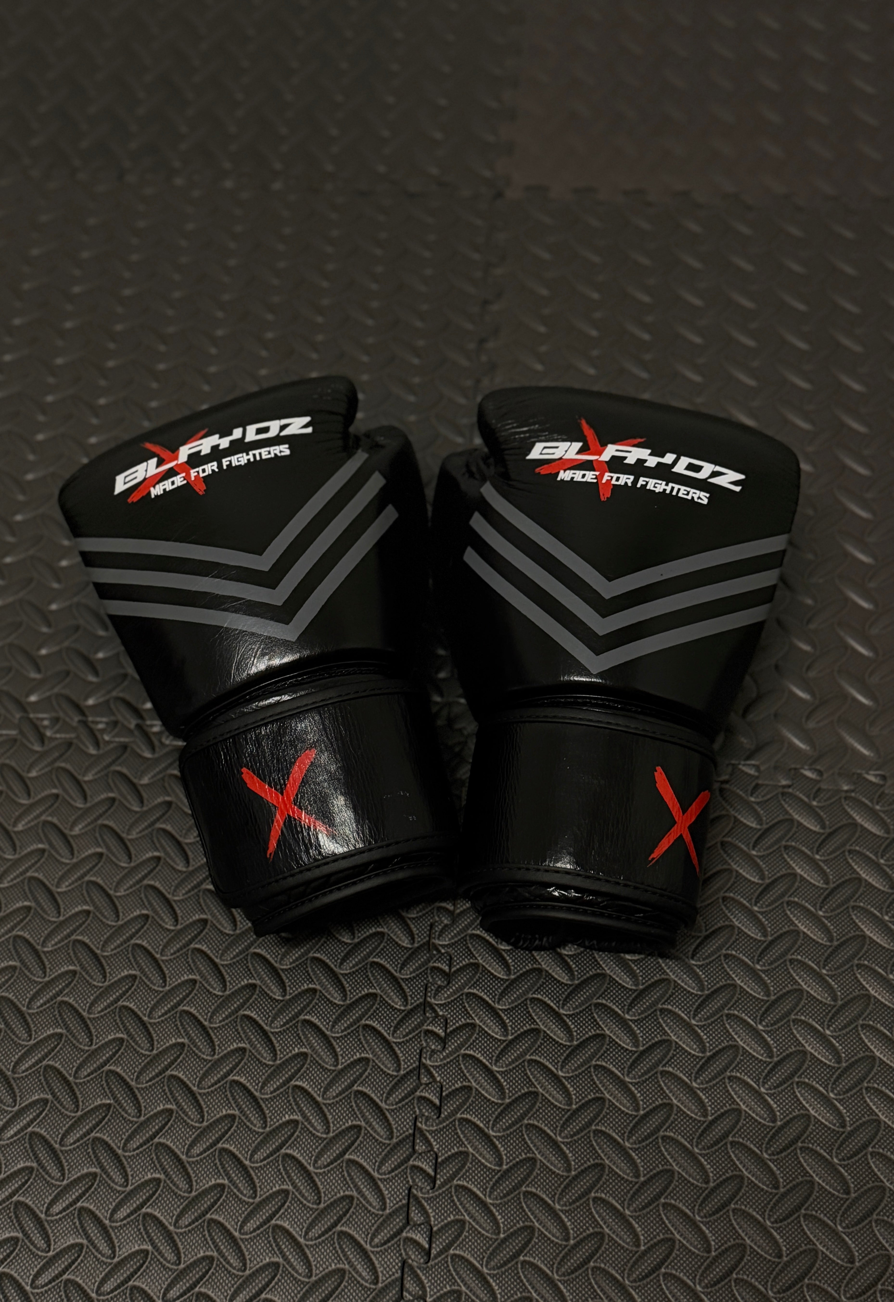 3er Set - Boxhandschuhe, Rashguard Shirt, Fightshort - Shadow Strike Collection